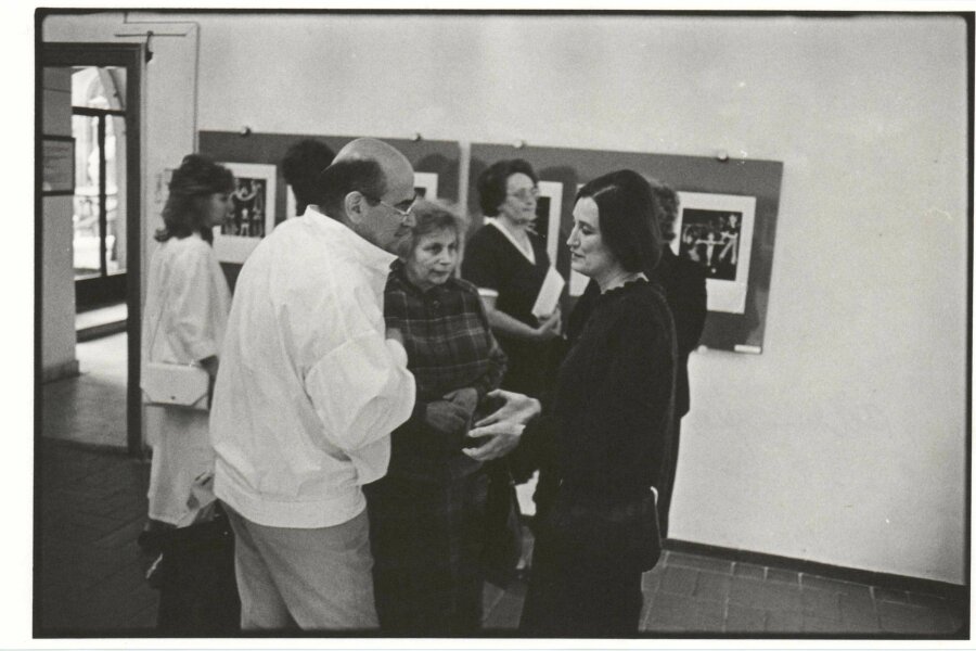 Zleva Karel a Lea Holešovští, Anna Poustová